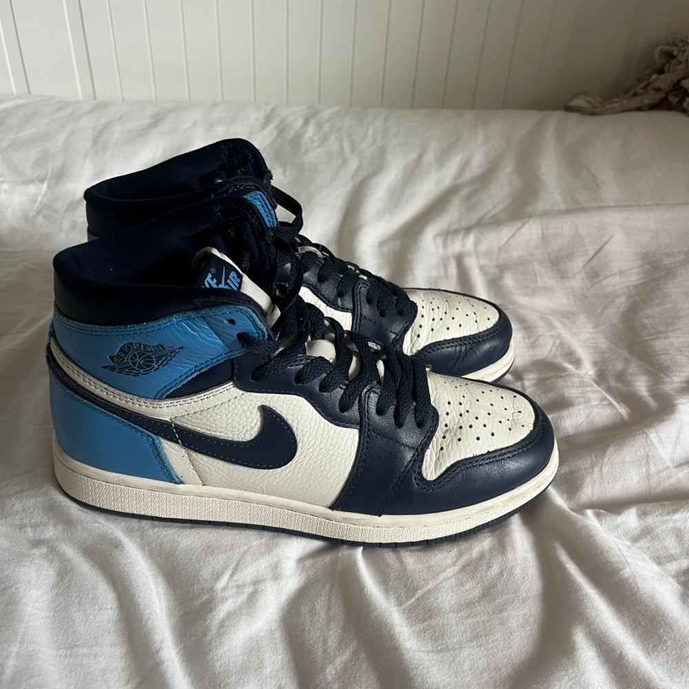 Jordan 1s size men’s 6 women’s 7 half(reps)